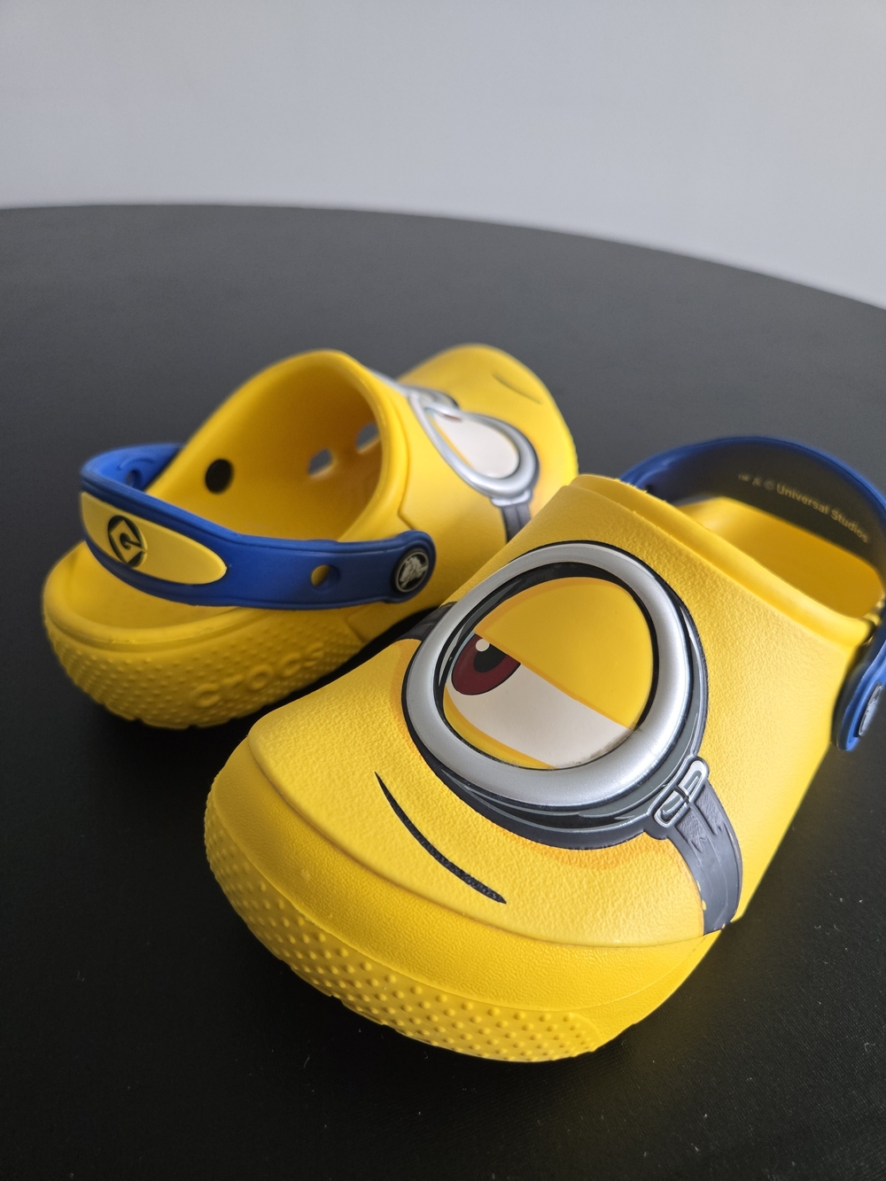 ​Crocs Kids Fun Lab Minions Clogs Size C12 Yellow Blue
